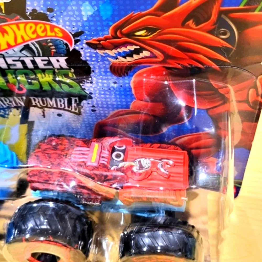 Monster Trucks Roarin' Rumble Set - The Monster vs Werewolf - Picture 6 of 16